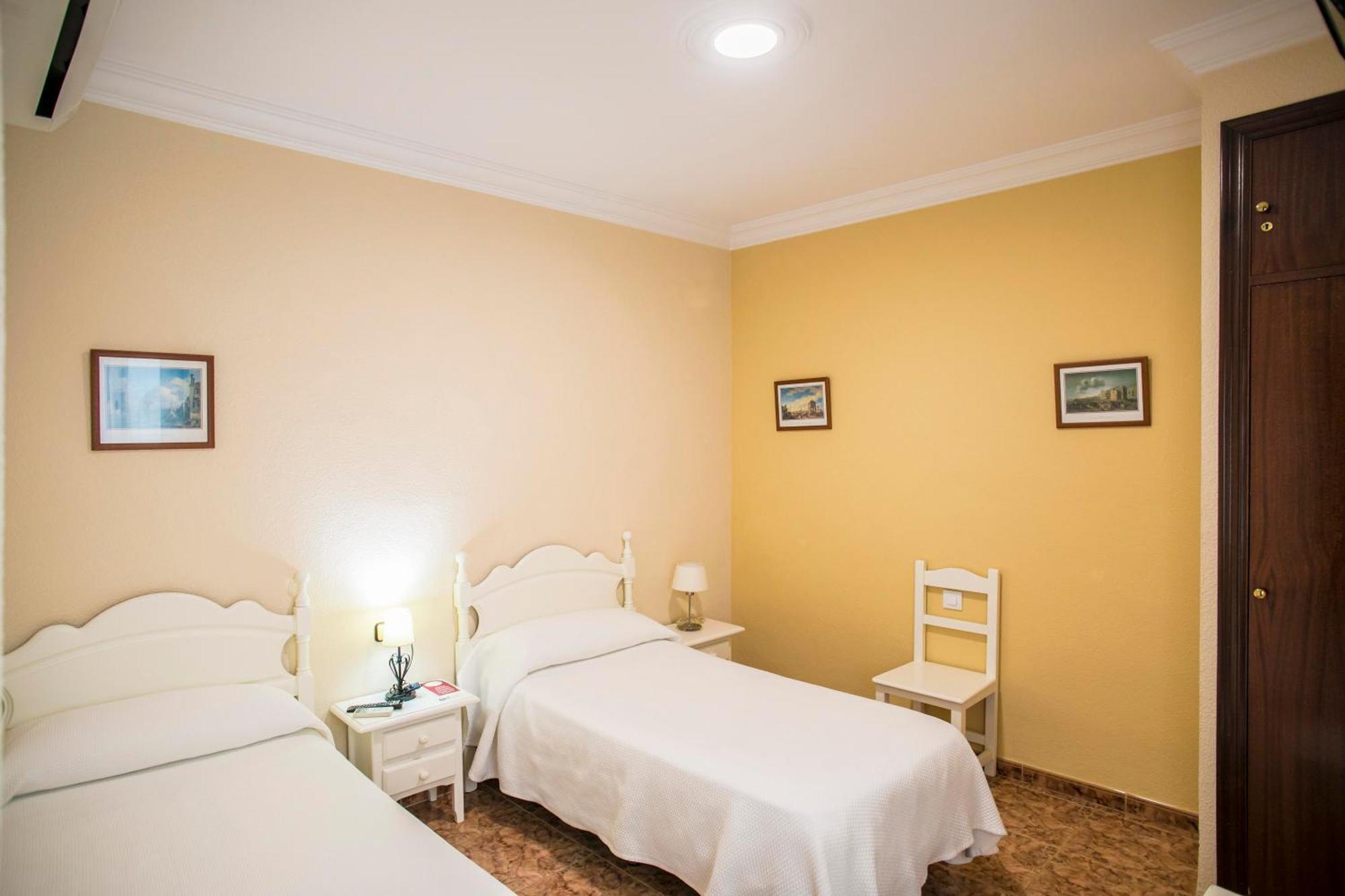 Pension Dulces Suenos Севилья Экстерьер фото